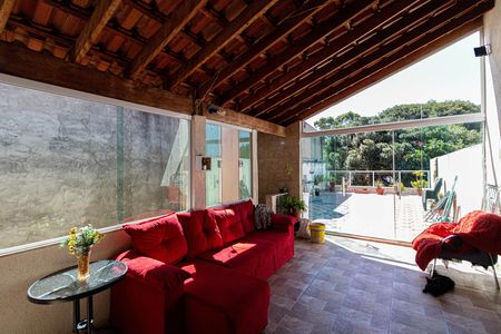 Casa à venda com 139m², 3 quartos e 2 vagas Casa à venda com 139m², 3 quartos e 2 vagasTerraço