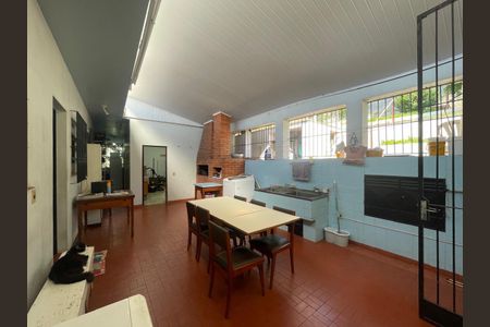 Casa à venda com 234m², 5 quartos e 6 vagas