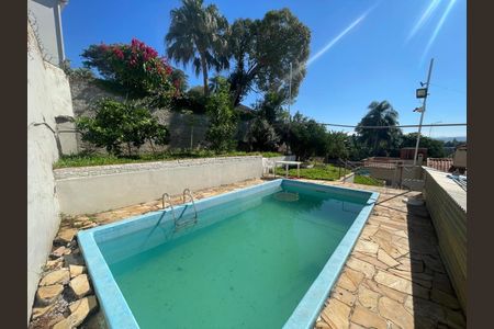 Casa à venda com 234m², 5 quartos e 6 vagas