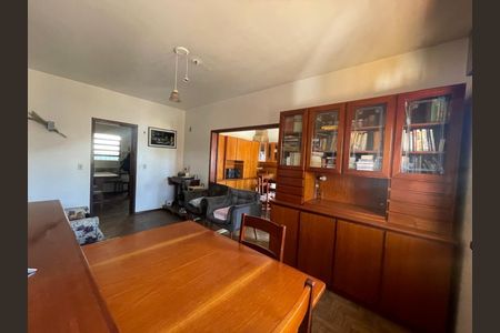 Casa à venda com 234m², 5 quartos e 6 vagas