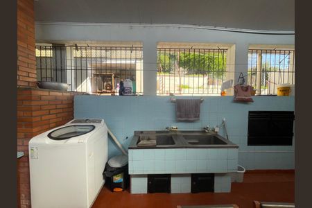 Casa à venda com 234m², 5 quartos e 6 vagas