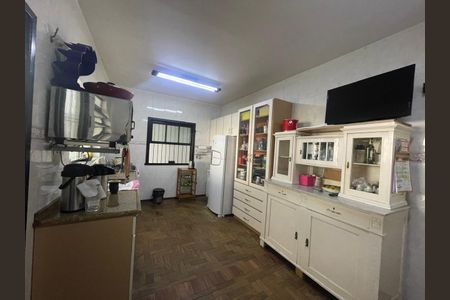 Casa à venda com 234m², 5 quartos e 6 vagas