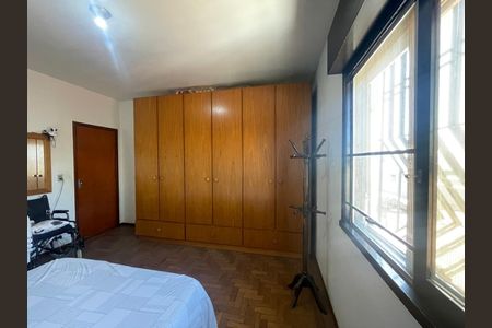 Casa à venda com 234m², 5 quartos e 6 vagas