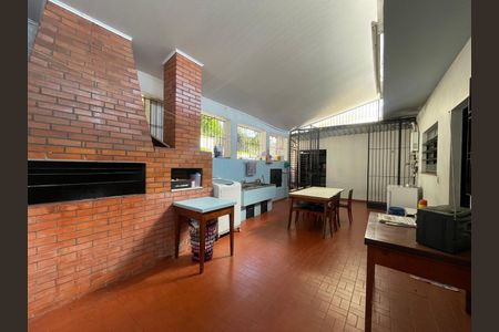 Casa à venda com 234m², 5 quartos e 6 vagas