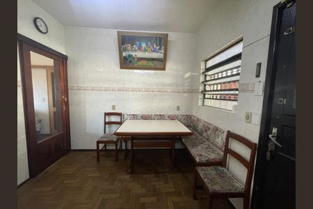 Casa à venda com 234m², 5 quartos e 6 vagas