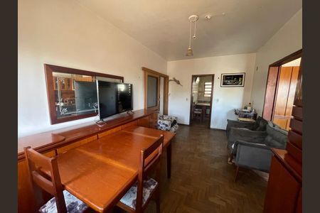 Casa à venda com 234m², 5 quartos e 6 vagas