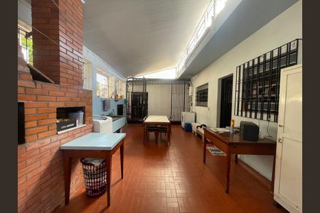 Casa à venda com 234m², 5 quartos e 6 vagas