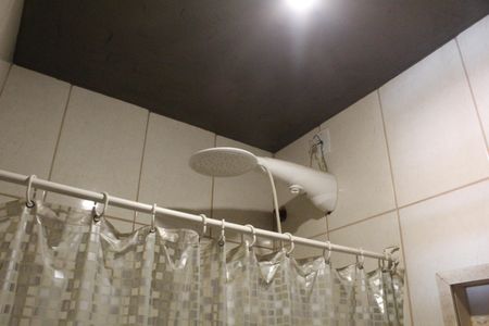 Banheiro Social de casa de condomínio à venda com 2 quartos, 350m² em Taquara, Rio de Janeiro