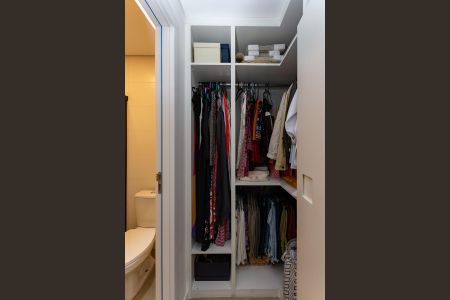 Casa de condomínio à venda com 154m², 2 quartos e 2 vagasCloset da Suíte