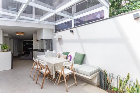 Casa de condomínio à venda com 154m², 2 quartos e 2 vagasQuintal