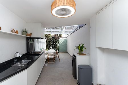 Casa de condomínio à venda com 154m², 2 quartos e 2 vagasChurrasqueira