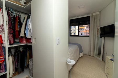 Casa de condomínio à venda com 154m², 2 quartos e 2 vagas Casa de condomínio à venda com 154m², 2 quartos e 2 vagasCloset da Suíte 2