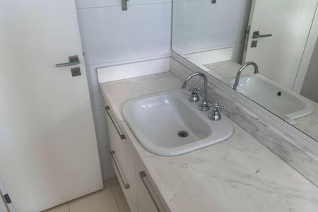Apartamento para alugar com 204m², 3 quartos e 3 vagas Apartamento para alugar com 204m², 3 quartos e 3 vagasBanheiro da Suíte 2