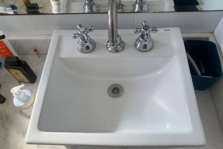 Apartamento para alugar com 204m², 3 quartos e 3 vagas Apartamento para alugar com 204m², 3 quartos e 3 vagasBanheiro da Suíte 1