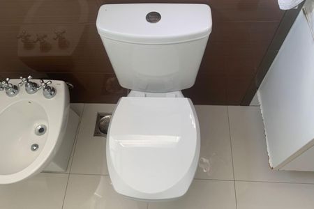 Apartamento para alugar com 204m², 3 quartos e 3 vagas Apartamento para alugar com 204m², 3 quartos e 3 vagasBanheiro da Suíte 1