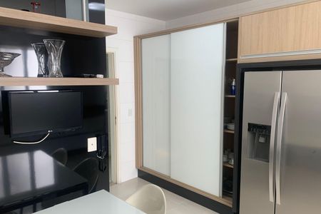 Apartamento para alugar com 204m², 3 quartos e 3 vagas Apartamento para alugar com 204m², 3 quartos e 3 vagasCozinha e Área de Serviço