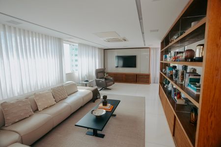 Apartamento à venda com 460m², 3 quartos e 6 vagasSala 2