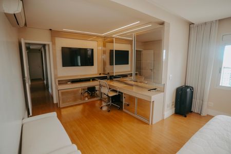 Apartamento à venda com 460m², 3 quartos e 6 vagasSuíte 2
