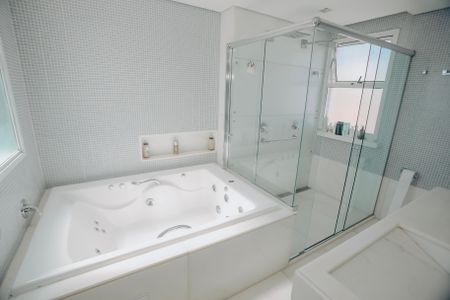 Apartamento à venda com 460m², 3 quartos e 6 vagasBanheiro da Suíte 2