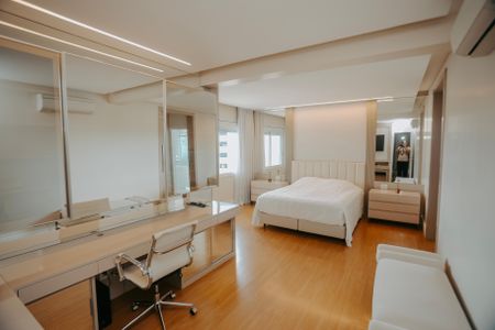Apartamento à venda com 460m², 3 quartos e 6 vagasSuíte 2