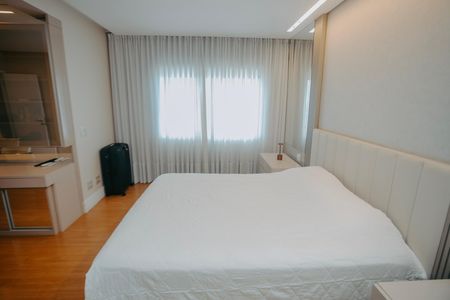 Apartamento à venda com 460m², 3 quartos e 6 vagasSuíte 2