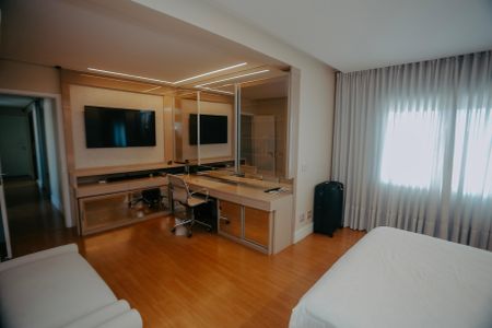 Apartamento à venda com 460m², 3 quartos e 6 vagasSuíte 2