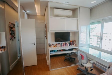 Apartamento à venda com 460m², 3 quartos e 6 vagasQuarto 2