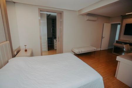 Apartamento à venda com 460m², 3 quartos e 6 vagasSuíte 2
