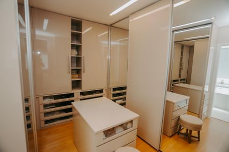 Apartamento à venda com 460m², 3 quartos e 6 vagasCloset da Suíte 2 