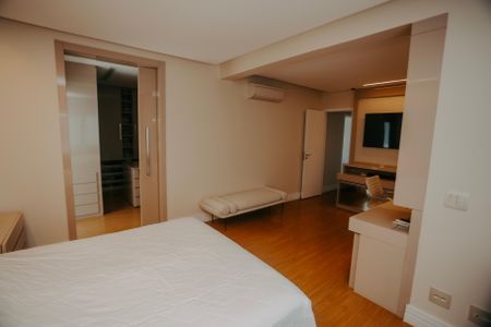 Apartamento à venda com 460m², 3 quartos e 6 vagasSuíte 2