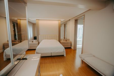 Apartamento à venda com 460m², 3 quartos e 6 vagasSuíte 2