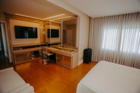 Apartamento à venda com 460m², 3 quartos e 6 vagasSuíte 2