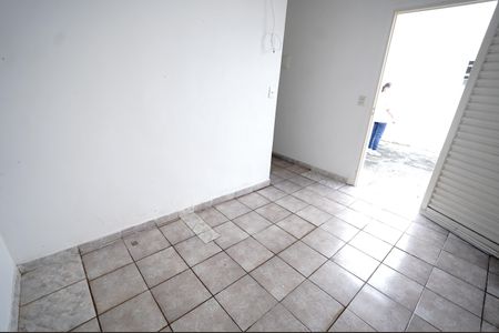 Casa para alugar com 45m², 1 quarto e sem vaga