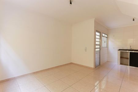 Sala de casa de condomínio para alugar com 2 quartos, 70m² em Vila Nova Cachoeirinha, São Paulo