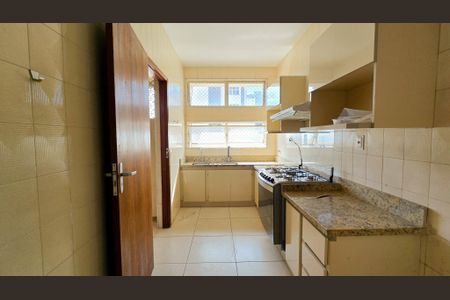 Apartamento para alugar com 160m², 4 quartos e 2 vagas