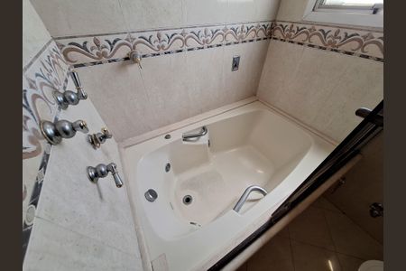 Apartamento à venda com 164m², 3 quartos e 4 vagasBanheiro Quarto 1