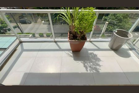 Apartamento para alugar com 224m², 3 quartos e 2 vagasVaranda