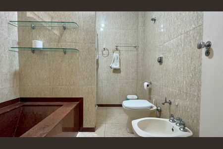 Apartamento para alugar com 224m², 3 quartos e 2 vagasBanheiro da Suíte 2