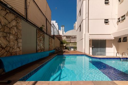 Apartamento para alugar com 147m², 3 quartos e 3 vagas Apartamento para alugar com 147m², 3 quartos e 3 vagasÁrea comum - Piscina