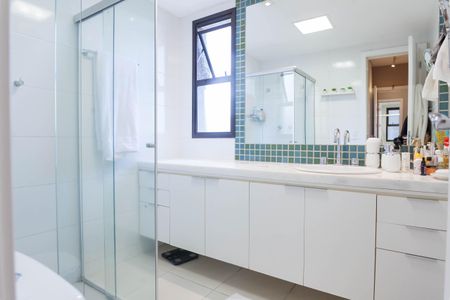 Apartamento à venda com 135m², 3 quartos e 3 vagasBanheiro suite 