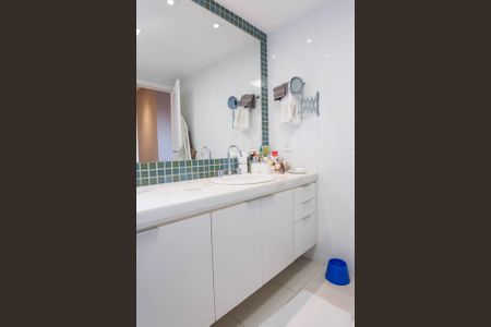 Apartamento à venda com 135m², 3 quartos e 3 vagasBanheiro suite 