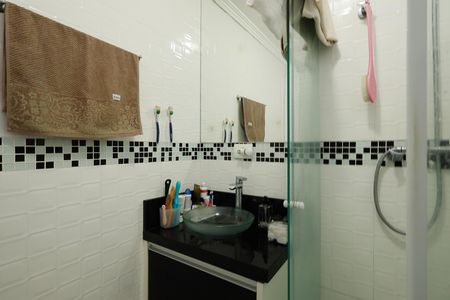 Apartamento à venda com 66m², 2 quartos e 2 vagasBanheiro da Suíte