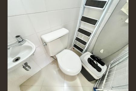 Apartamento à venda com 94m², 3 quartos e 2 vagas Apartamento à venda com 94m², 3 quartos e 2 vagasBanheiro de serviço