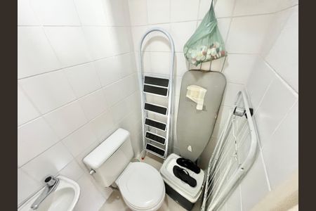 Apartamento à venda com 94m², 3 quartos e 2 vagas Apartamento à venda com 94m², 3 quartos e 2 vagasBanheiro de serviço