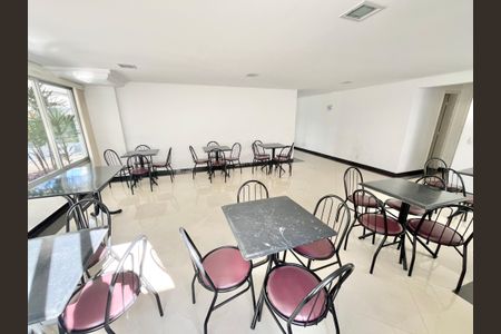Apartamento à venda com 94m², 3 quartos e 2 vagas Apartamento à venda com 94m², 3 quartos e 2 vagasÁrea comum - Salão de festas