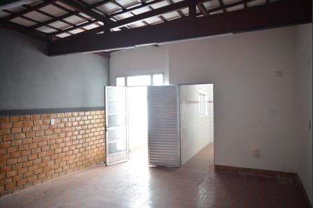 Casa à venda com 240m², 3 quartos e sem vagaÁrea de Serviço