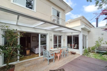 Casa de condomínio à venda com 223m², 3 quartos e 4 vagas Casa de condomínio à venda com 223m², 3 quartos e 4 vagasQuintal