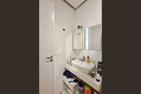 Casa de condomínio à venda com 223m², 3 quartos e 4 vagas Casa de condomínio à venda com 223m², 3 quartos e 4 vagasBanheiro da Suíte 2