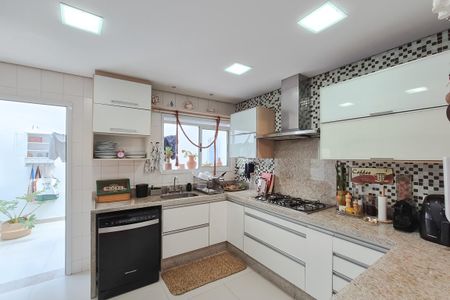 Casa de condomínio à venda com 223m², 3 quartos e 4 vagas Casa de condomínio à venda com 223m², 3 quartos e 4 vagasCozinha