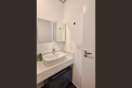 Casa de condomínio à venda com 223m², 3 quartos e 4 vagas Casa de condomínio à venda com 223m², 3 quartos e 4 vagasBanheiro Social